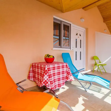 Donita - Comfort Two Bedroom With Balcony And Sea View Lägenhet *