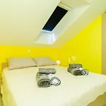 Donita - Comfort Two Bedroom With Balcony And Sea View