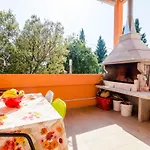 Donita - Comfort Two Bedroom With Balcony And Sea View