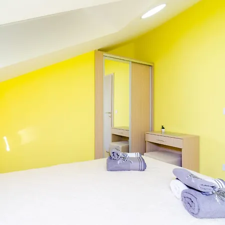 Donita - Comfort Two Bedroom With Balcony And Sea View 아파트