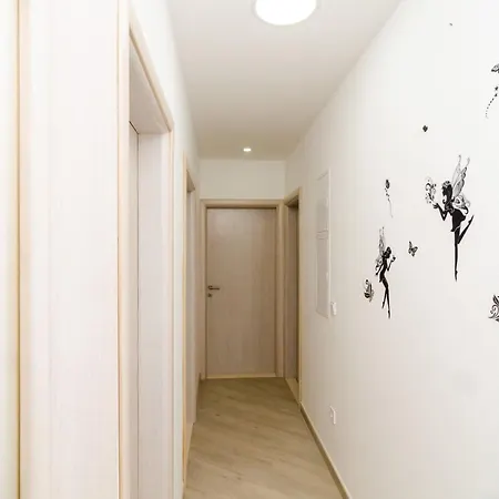 아파트 Donita - Comfort Two Bedroom With Balcony And Sea View 슬라노