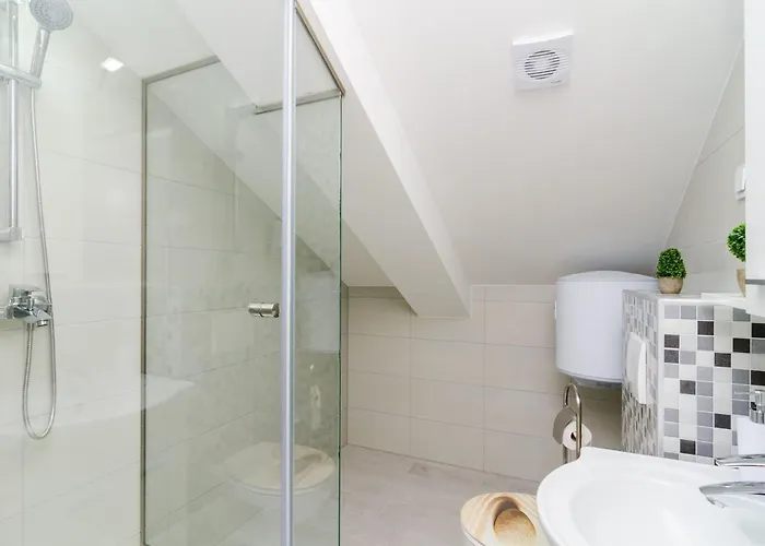 Donita - Comfort Two Bedroom With Balcony And Sea View *