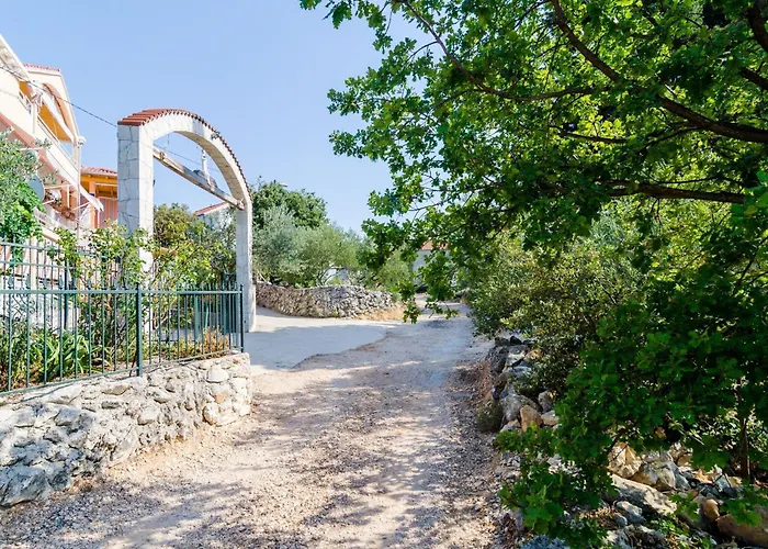 Donita - Comfort Two Bedroom With Balcony And Sea View Slano